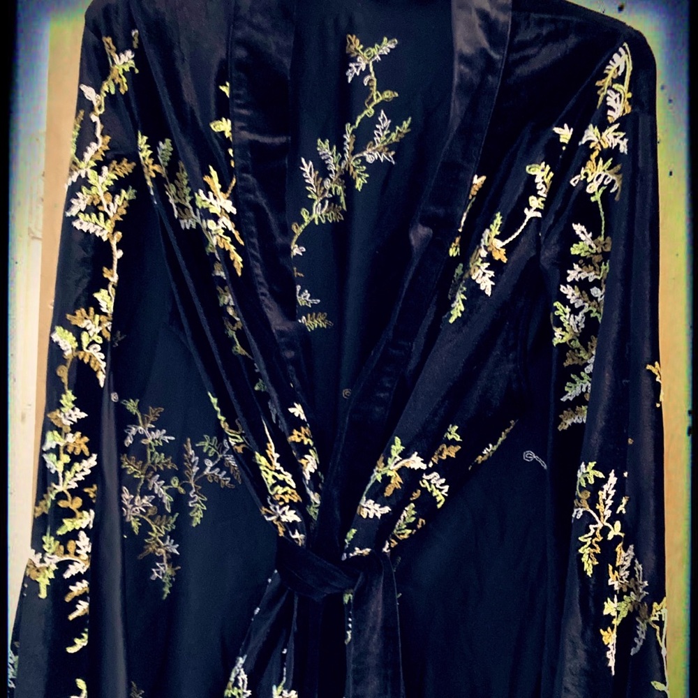 Earthy Black Velvet Fern Embroidered Cape XL-1X
